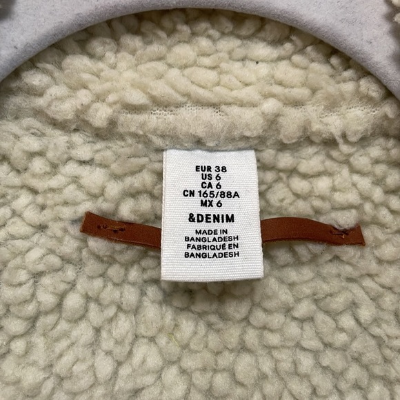 Sherpa-lined Denim Jacket - Picture 9 of 9